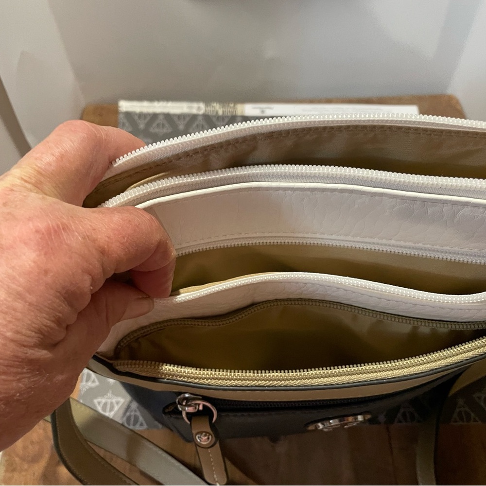 Giani Bernini Navy, Cream, and Tan Crossbody Bag - Picture 7 of 8